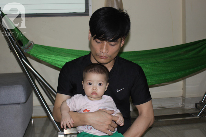 Xót cảnh bố mẹ trẻ tật nguyền đi làm thuê, gom góp tiền níu giữ mạng sống từng ngày cho con gái 9 tháng tuổi - Ảnh 5. Xót cảnh bố mẹ trẻ tật nguyền đi làm thuê, gom góp tiền níu giữ mạng sống từng ngày cho con gái 9 tháng tuổi - Ảnh 5.