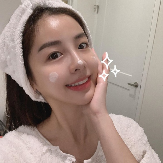 Mỗi chuyện bôi sản phẩm skincare mà chị em để mắc 5 lỗi sau, hiệu quả làm đẹp da bằng không, thậm chí da còn xấu phát hờn - Ảnh 1.