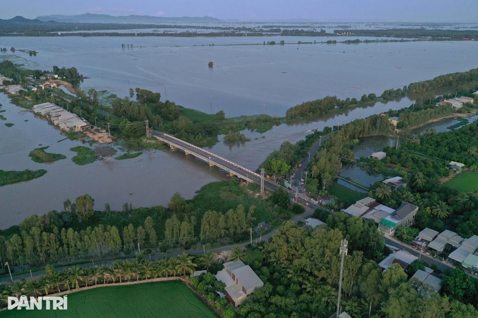 Những thăng trầm tính bằng thập kỷ của người dân miền chạy lũ - 1 Những thăng trầm tính bằng thập kỷ của người dân miền chạy lũ - 1