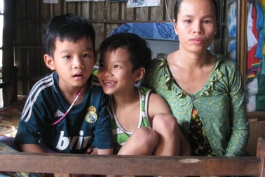 “Mai mốt tôi nằm xuống, chỉ sợ hai đứa con bơ vơ"