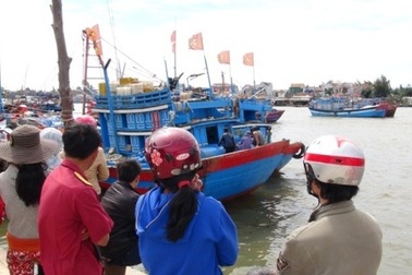 Đưa thi thể ngư dân tử nạn ở Hoàng Sa về đất liền