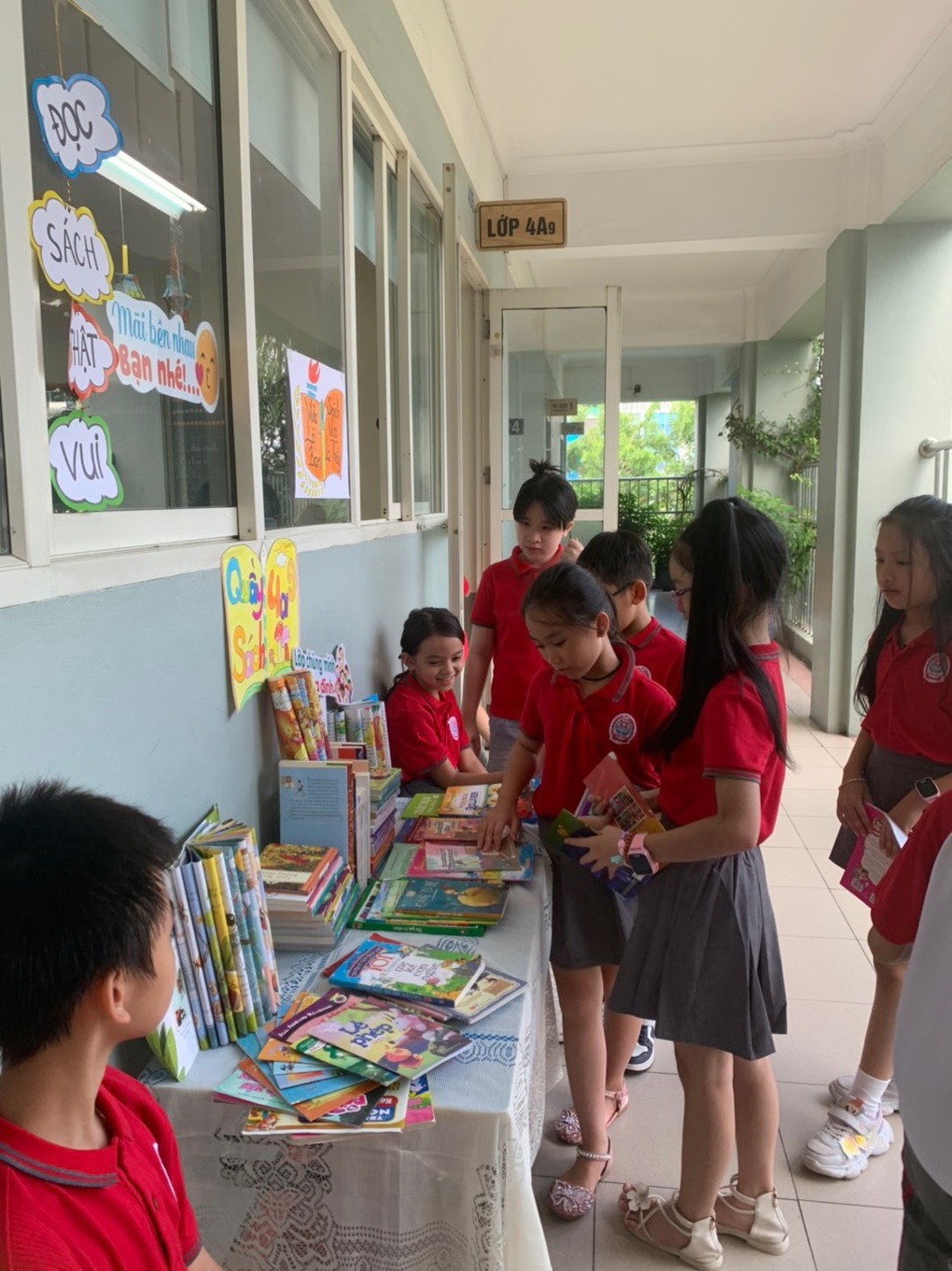 Mẹ khóc nức nở sau 2 ngày con học trường công: Mẹ hại con rồi phải không? - 2 Mẹ khóc nức nở sau 2 ngày con học trường công: Mẹ hại con rồi phải không? - 2
