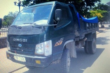 Bắt khẩn cấp tài xế xe ô tô tông chết người bán trà đá