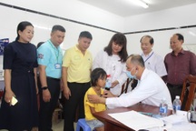 Hơn 1.200 trẻ em nghèo được khám sàng lọc, tầm soát tim miễn phí