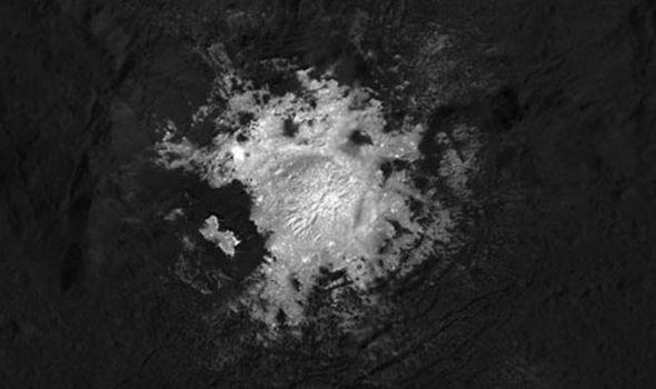 NASA: Hành tinh lùn Ceres có dấu hiệu tiềm năng cho sự sống? - 1
