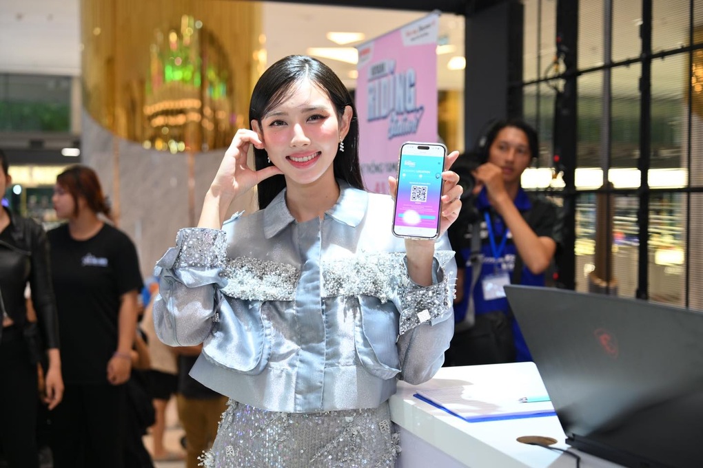 Hoa hậu Thùy Tiên gây chú ý với nhan sắc xinh đẹp khi chạy Yamaha Grande trên phố - 4 Hoa hậu Thùy Tiên gây chú ý với nhan sắc xinh đẹp khi chạy Yamaha Grande trên phố - 4