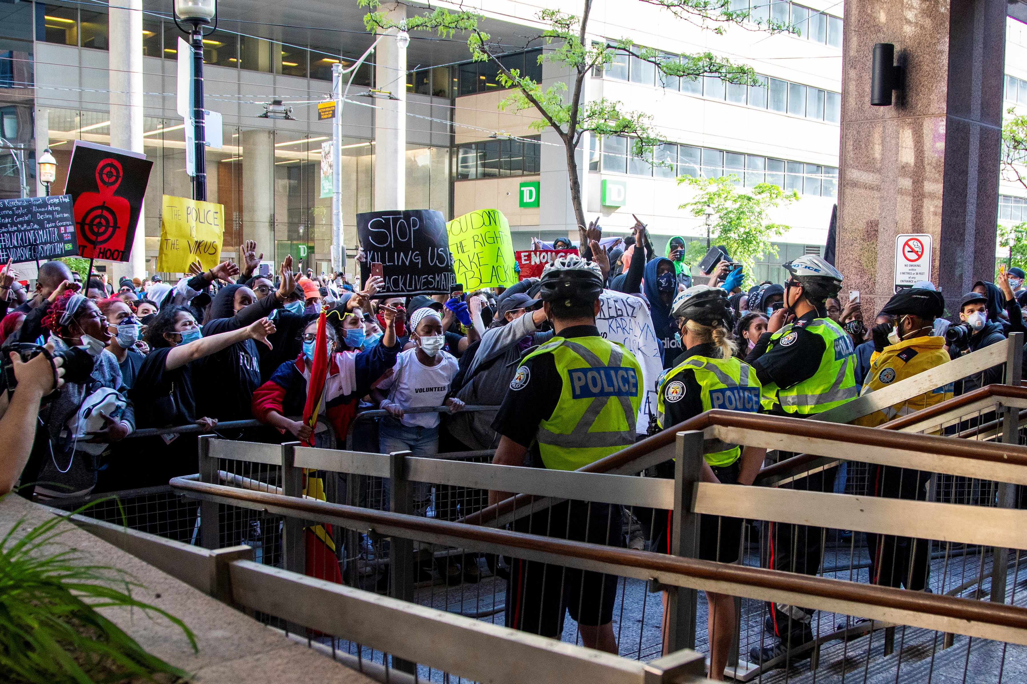 Biểu tình “Tôi không thể thở” gây chấn động thế giới - 11 Biểu tình “Tôi không thể thở” gây chấn động thế giới - 11