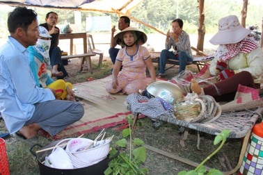 Dân dựng lều phản đối ô nhiễm, nhà máy xi măng “tê liệt”