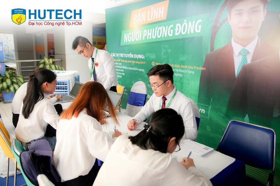 Hơn 20 doanh nghiệp tuyển dụng sinh viên nhóm ngành Tài chính - Thương mại tại HUTECH - 1 Hơn 20 doanh nghiệp tuyển dụng sinh viên nhóm ngành Tài chính - Thương mại tại HUTECH - 1