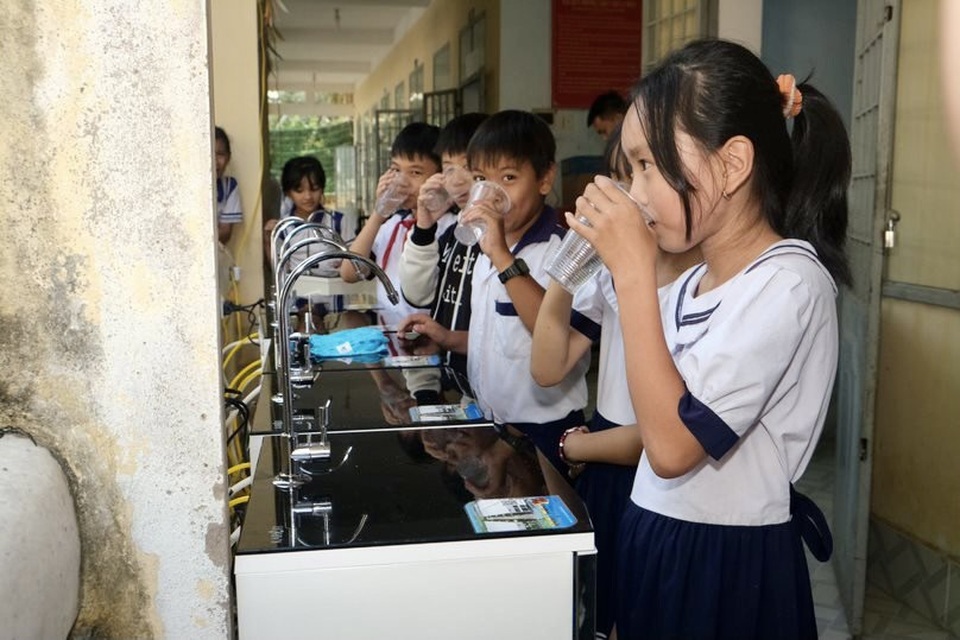 Dòng nước ngọt giữa cơn hạn mặn miền Tây - đầy nhân văn và ý nghĩa - 3 Dòng nước ngọt giữa cơn hạn mặn miền Tây - đầy nhân văn và ý nghĩa - 3