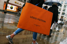 Các "ông vua" hàng hiệu vẫn kiếm đậm dù lạm phát, suy thoái