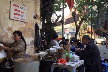 Hết Tết: Dân đang ăn bị nghẹn khi biết giá tô phở
