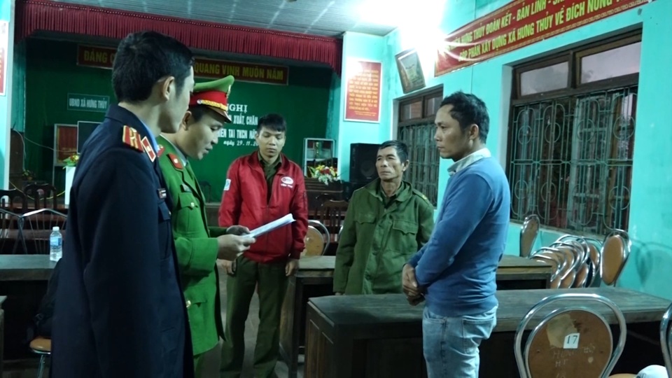 Quảng Bình: Bắt giữ 2 bố con tàng trữ gần 1 tấn pháo - 1 Quảng Bình: Bắt giữ 2 bố con tàng trữ gần 1 tấn pháo - 1