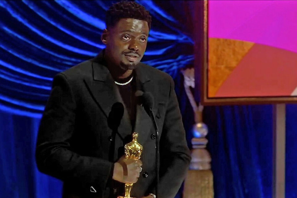 Nam diễn viên lỡ miệng nói chuyện nhạy cảm của cha mẹ khi nhận giải Oscar - 1 Nam diễn viên lỡ miệng nói chuyện nhạy cảm của cha mẹ khi nhận giải Oscar - 1