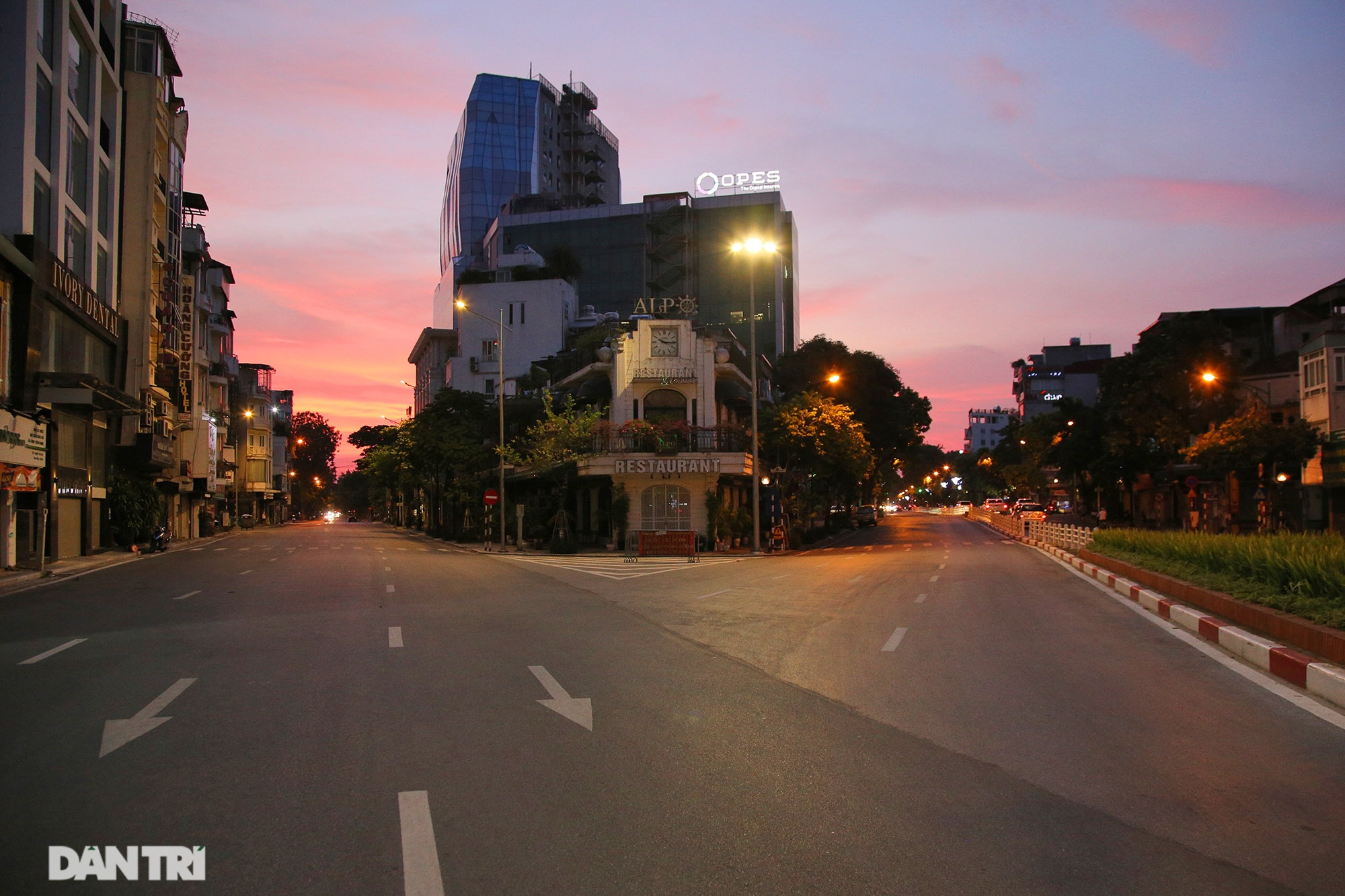 Hà Nội trầm lắng trong những ngày giãn cách - 12 Hà Nội trầm lắng trong những ngày giãn cách - 12