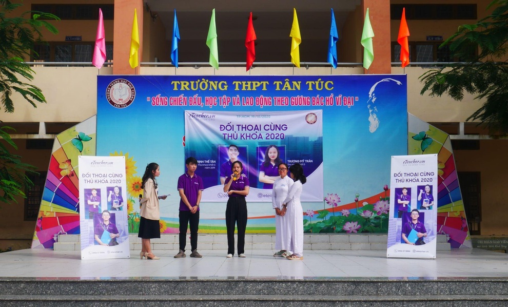 Gia sư eTeacher tổ chức chương trình Đối thoại cùng thủ khoa 2021 - 2 Gia sư eTeacher tổ chức chương trình Đối thoại cùng thủ khoa 2021 - 2