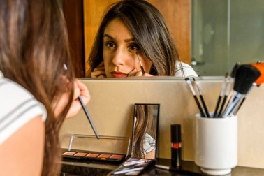 Bác sĩ da liễu tiết lộ 12 thói quen làm hỏng làn da của bạn