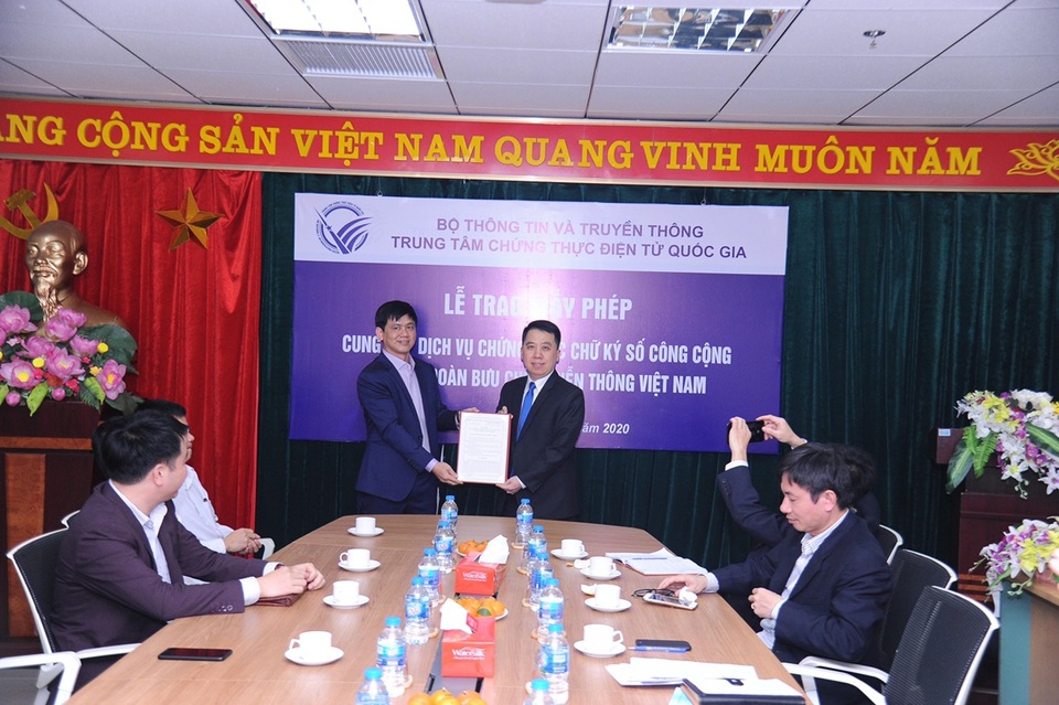 VNPT là đơn vị đầu tiên được cấp phép lần 3 cung cấp dịch vụ Chữ ký số VNPT-CA - 1 VNPT là đơn vị đầu tiên được cấp phép lần 3 cung cấp dịch vụ Chữ ký số VNPT-CA - 1