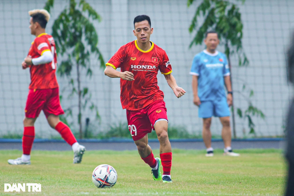 Thành Chung hội quân, Văn Quyết không tranh áo số 10 với Công Phượng - 1