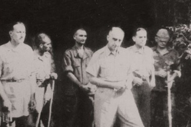 Nhớ người hỏi cung tướng Đờ Cát