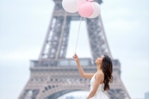 Tháp Eiffel ở Pháp tạm đóng cửa