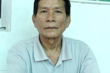 Gắp đầu đạn nằm trong chân hơn 40 năm