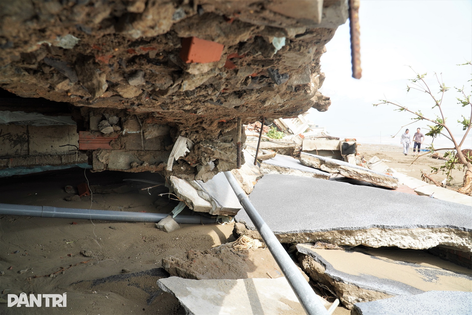 Hàng chục căn villa sang trọng đổ gục trong bão Bualoi - 7 Hàng chục căn villa sang trọng đổ gục trong bão Bualoi - 7