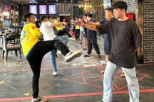 Vụ shipper bị tài xế xe Lexus đánh: Kỹ năng tự vệ khi làm "nghề nguy hiểm"