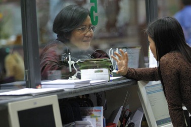 Vietcombank bất ngờ thu phí chuyển khoản nội mạng