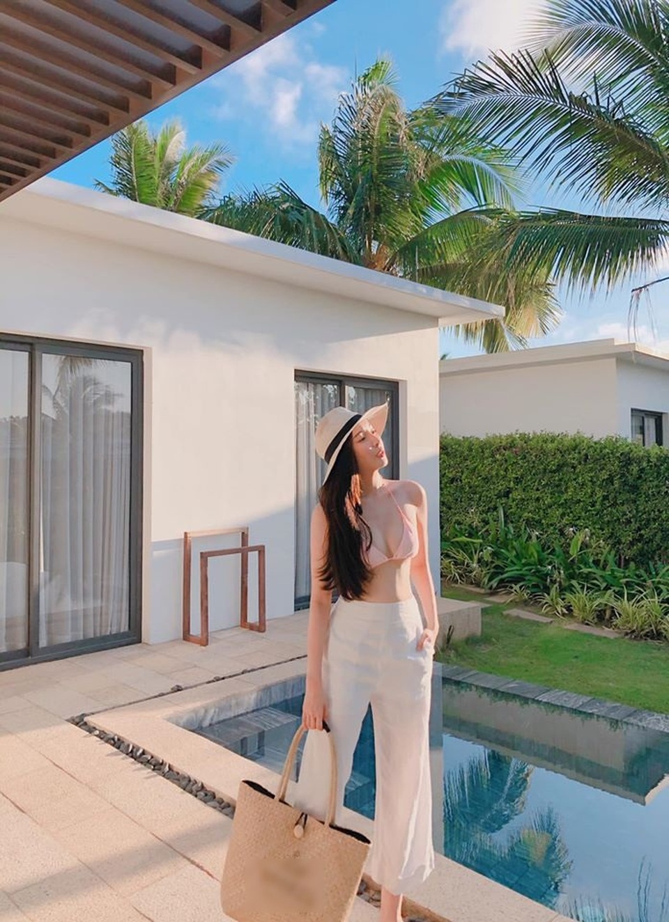 Tiên Nguyễn cùng dàn mỹ nhân Việt khoe dáng gợi cảm trong kỳ nghỉ - 9 Tiên Nguyễn cùng dàn mỹ nhân Việt khoe dáng gợi cảm trong kỳ nghỉ - 9