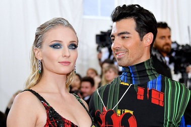 Sophie Turner có bầu