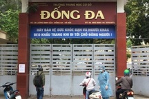 Hà Nội: Học sinh lớp 8 ngã từ lan can tầng 2 xuống đất giờ ra chơi