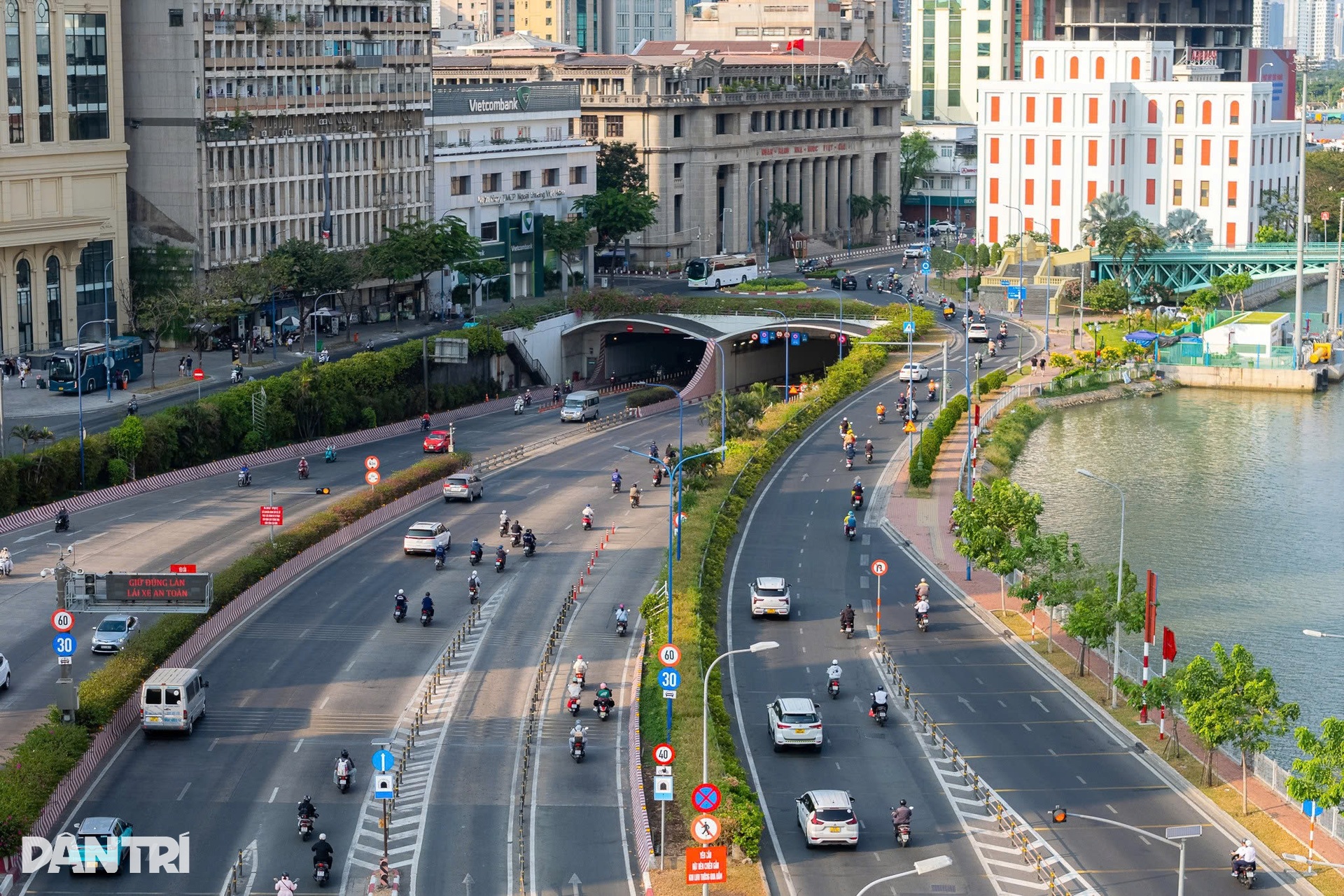 TPHCM sau 51 năm: Vươn mình thành siêu đô thị hiện đại - 10