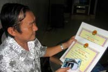 “Người đàn ông độc đắc” mê làm từ thiện 