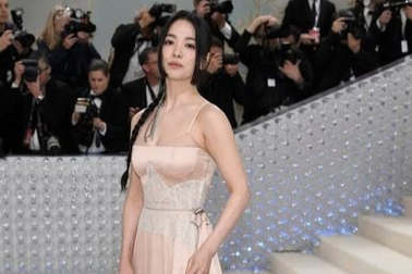 Song Hye Kyo đẹp như nàng thơ, gây chú ý tại Met Gala 2023