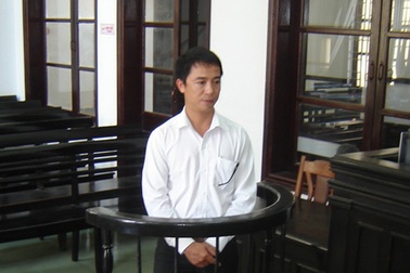 Chuyên viên máy ATM rút trộm tiền        