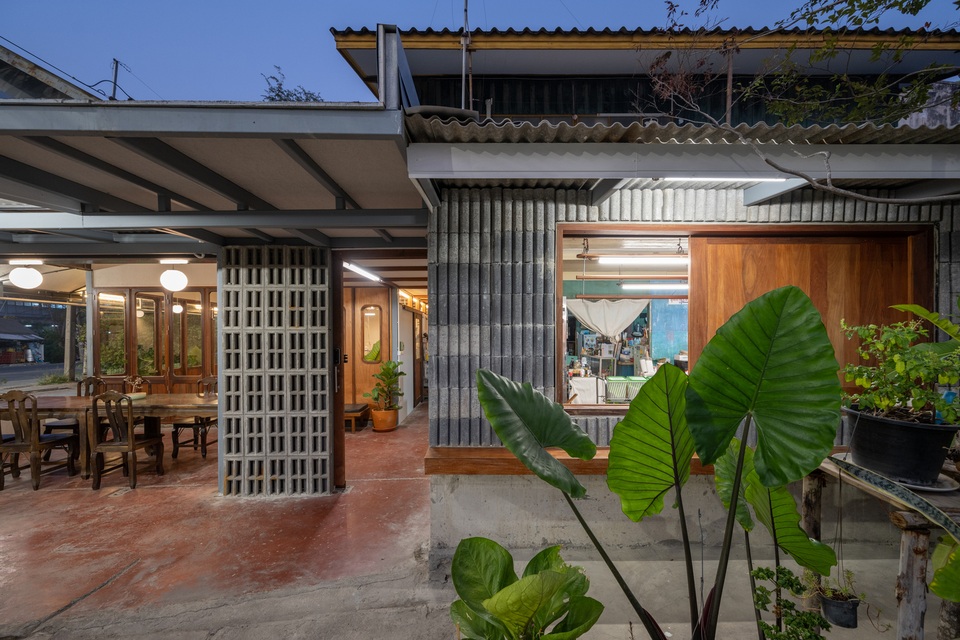 Quán cà phê quay ngược thời gian biết xoa dịu tâm hồn khách - 4