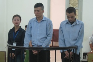 Nữ tiếp viên bị 'má mì' ép nhận nợ vì không chiều khách