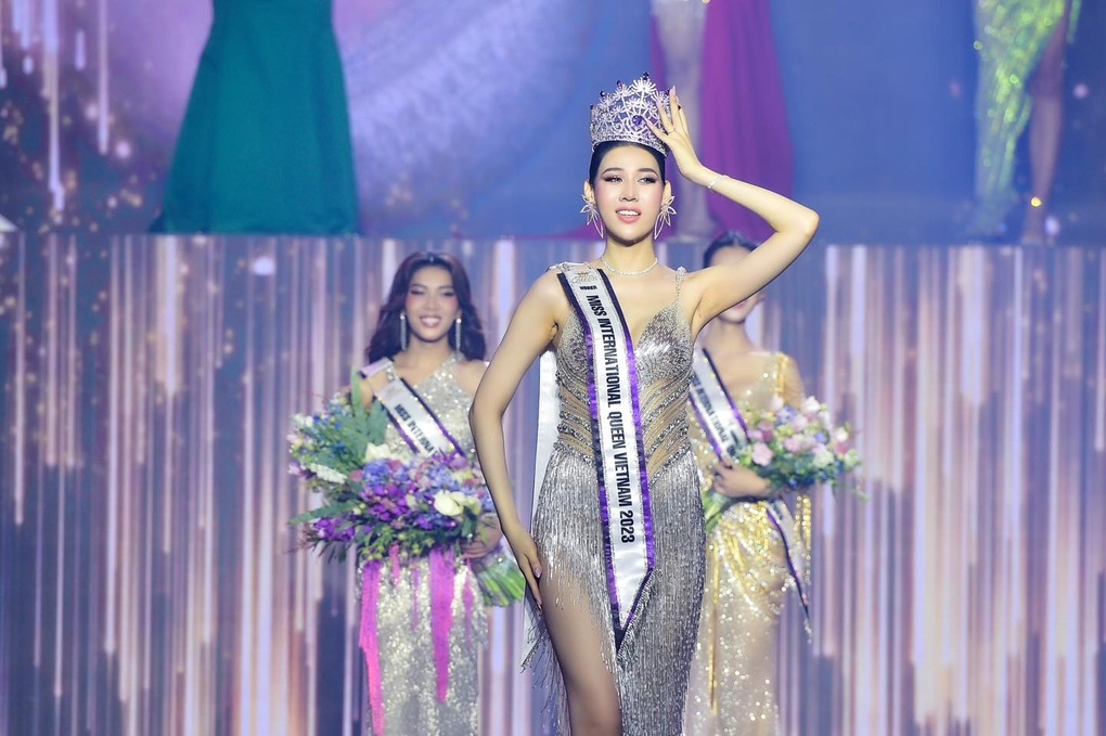 Hương Giang có thể bị phạt thế nào vì tổ chức cuộc thi hoa hậu trái phép? - 2 Hương Giang có thể bị phạt thế nào vì tổ chức cuộc thi hoa hậu trái phép? - 2