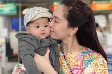 Vợ chồng Hoa hậu Đặng Thu Thảo khoe ảnh con trai cưng