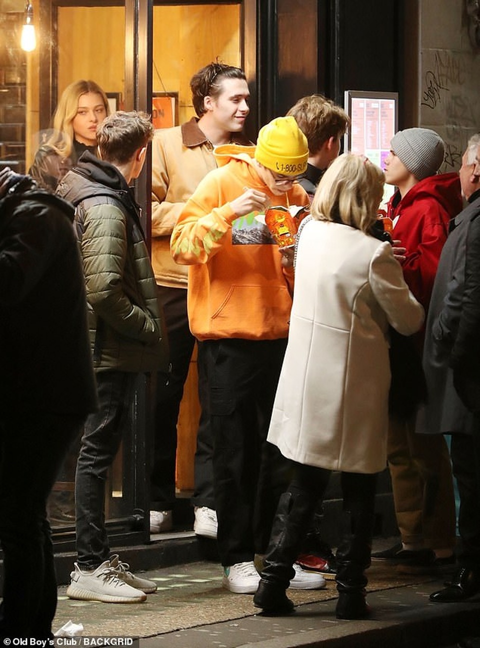 Brooklyn Beckham đưa bạn gái gặp ông bà - 4