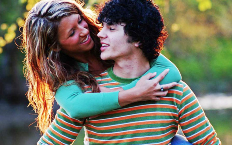 Tại sao phụ nữ lớn tuổi lại khiến nhiều đàn ông mê mệt? - 1 Tại sao phụ nữ lớn tuổi lại khiến nhiều đàn ông mê mệt? - 1