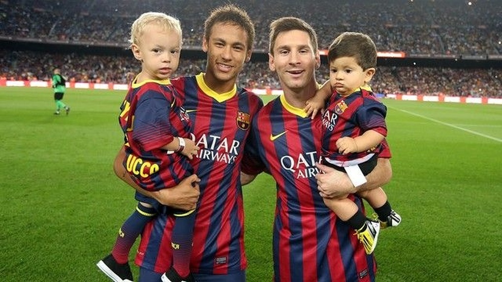 Không chỉ đá bóng hay và giàu có, Neymar còn là quý ông cư xử đẹp khi yêu - 3 Không chỉ đá bóng hay và giàu có, Neymar còn là quý ông cư xử đẹp khi yêu - 3