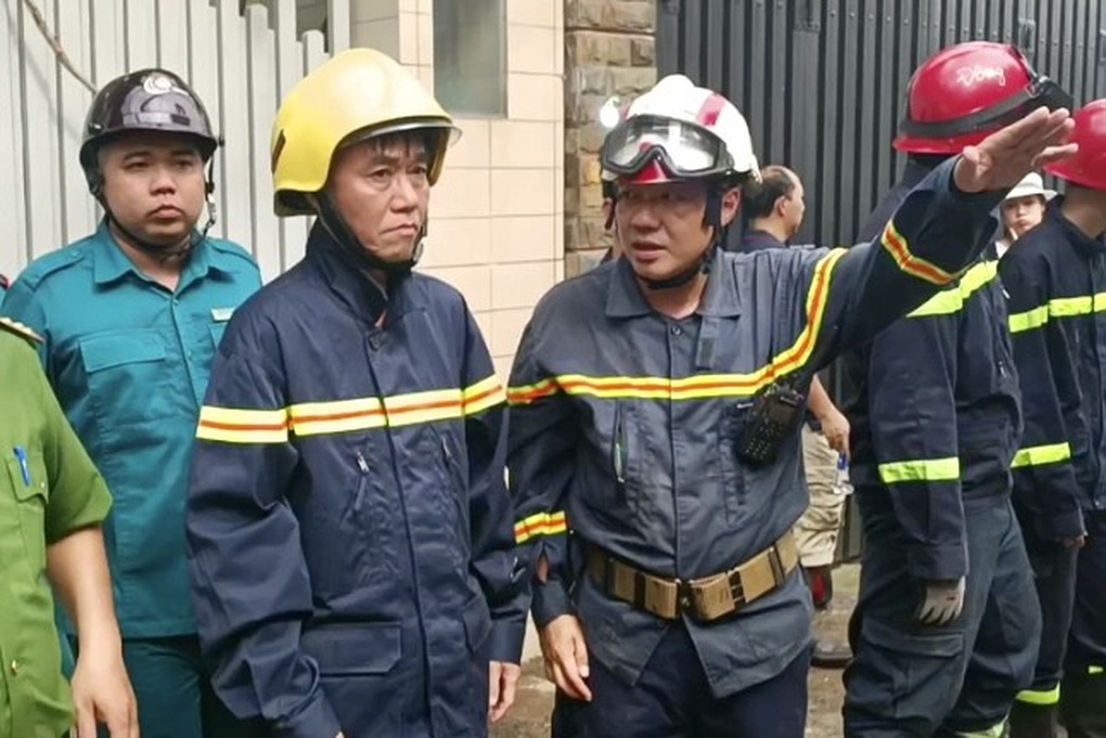 Sập nhà 4 tầng ở TPHCM, cảnh sát đã giải cứu 5 người mắc kẹt bên trong - 4 Sập nhà 4 tầng ở TPHCM, cảnh sát đã giải cứu 5 người mắc kẹt bên trong - 4