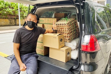 Chủ tịch Coteccons làm khuân vác, giao hàng… gửi "tâm thư" cho nhân viên