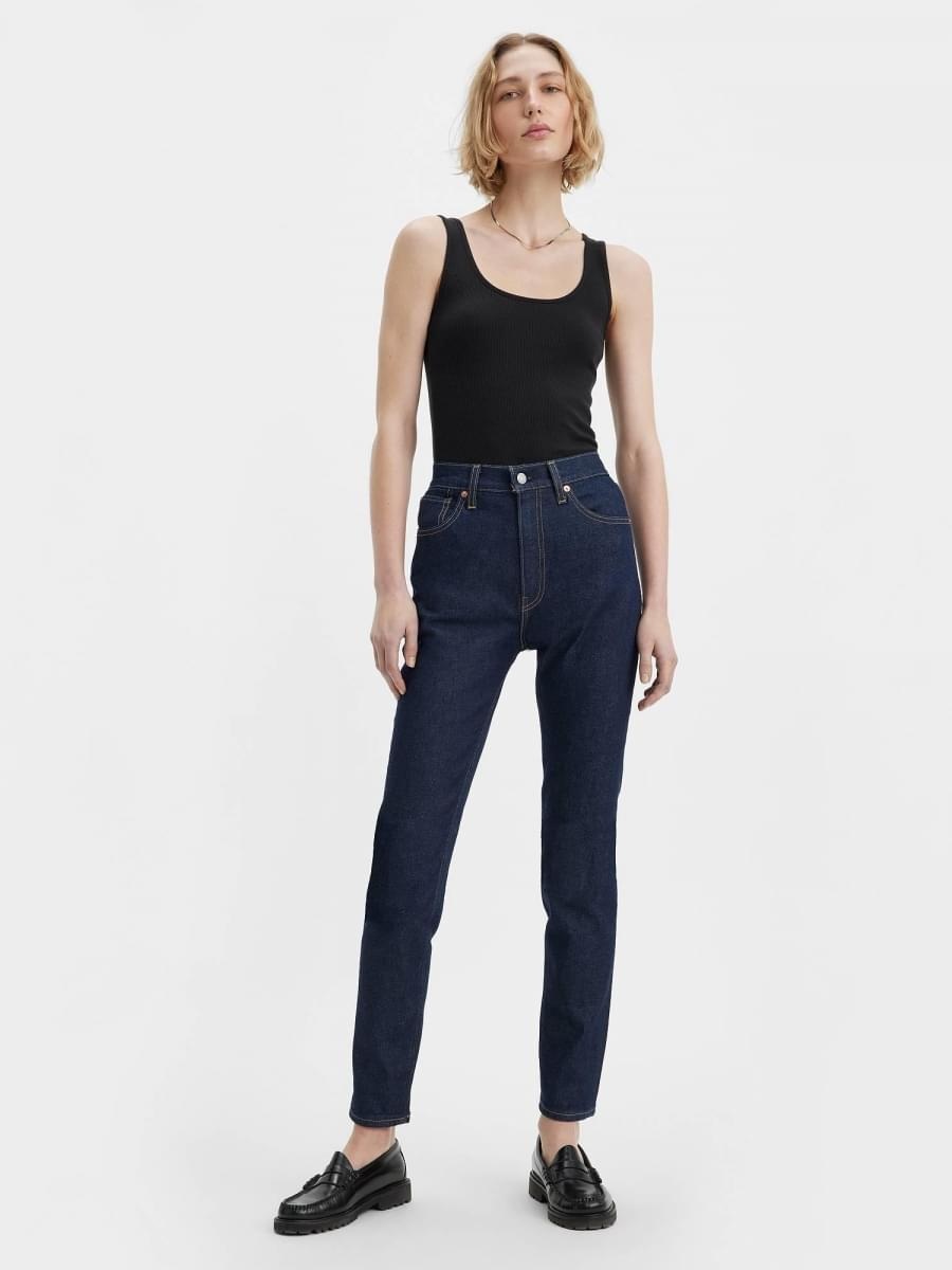 View - Kiểu quần jeans tôn đường cong gợi cảm được yêu thích trở lại | Báo Dân trí