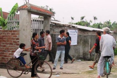 Một người đàn ông chết tại nhà với nhiều vết chém trên cổ   