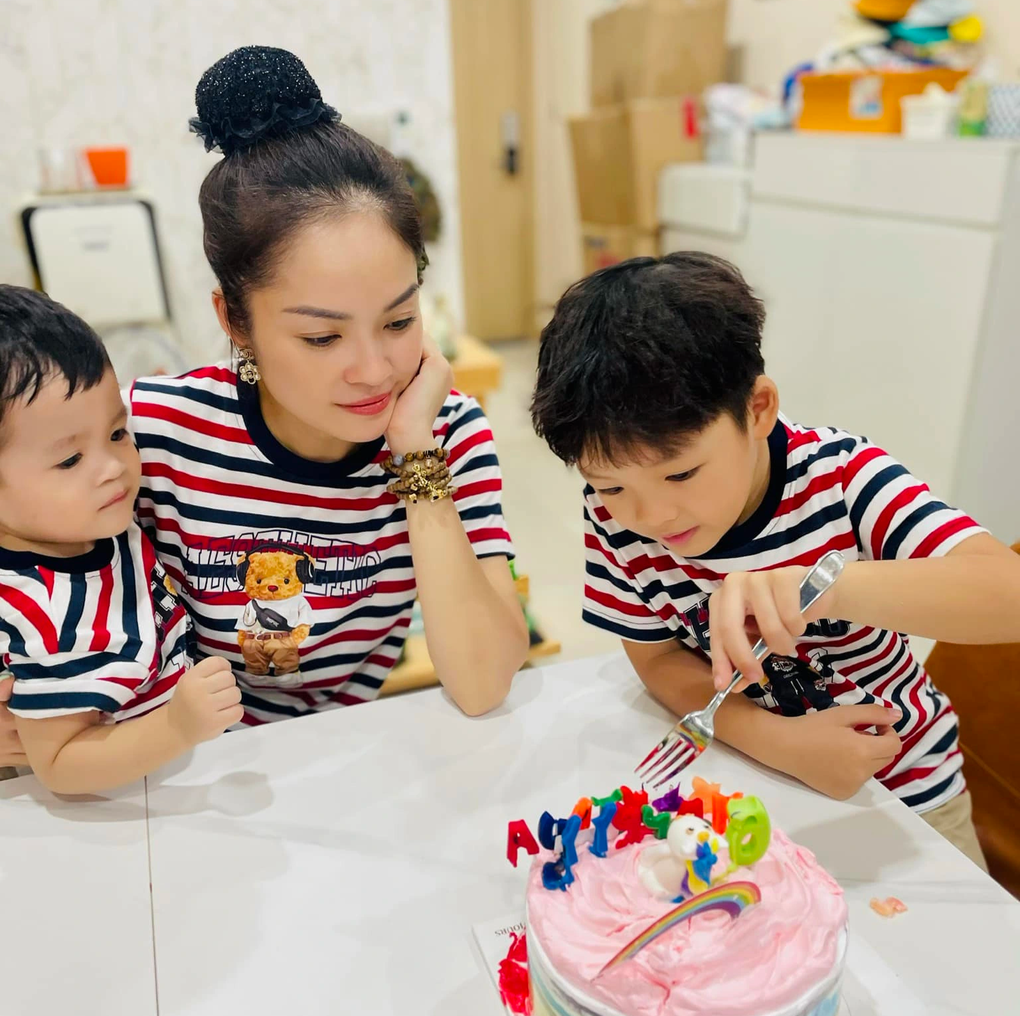 Dương Cẩm Lynh: Nếu không vững, tôi đã sa ngã trước những lời chào mời - 6 Dương Cẩm Lynh: Nếu không vững, tôi đã sa ngã trước những lời chào mời - 6