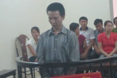 Suýt mất mạng vì vợ chồng hàng xóm “choảng nhau” 