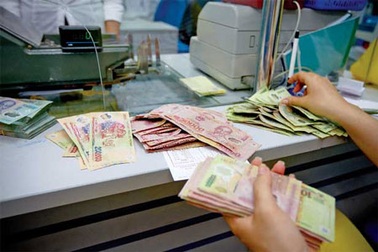 Giảm thuế, phí, bớt chi tiêu công 